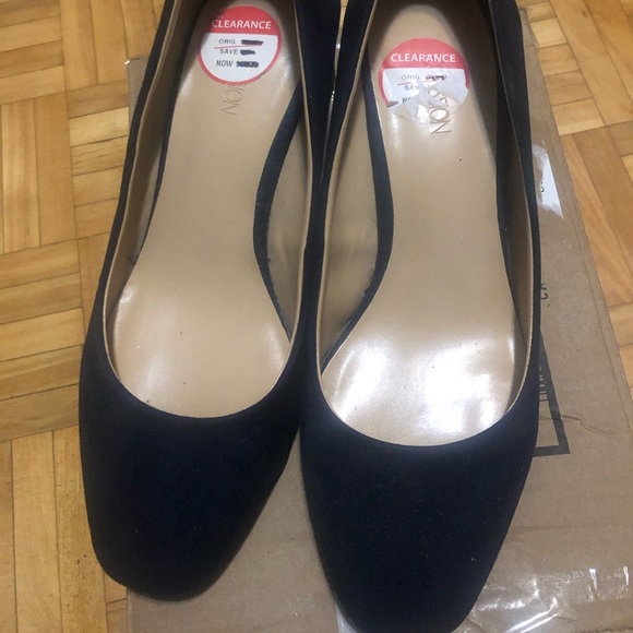 Navy Suede Block Heel Pumps in US 7 - Picture 8 of 8